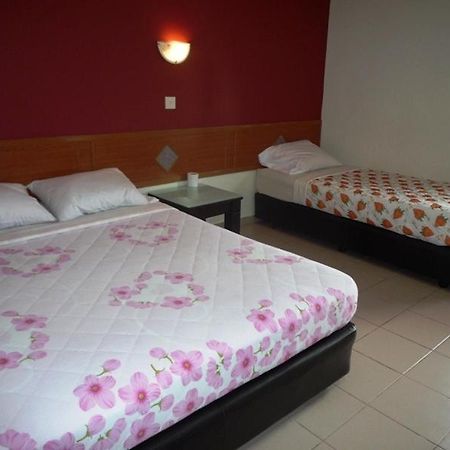 Lotus Hotel Johor Bahru Bagian luar foto