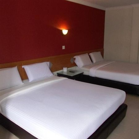 Lotus Hotel Johor Bahru Bagian luar foto