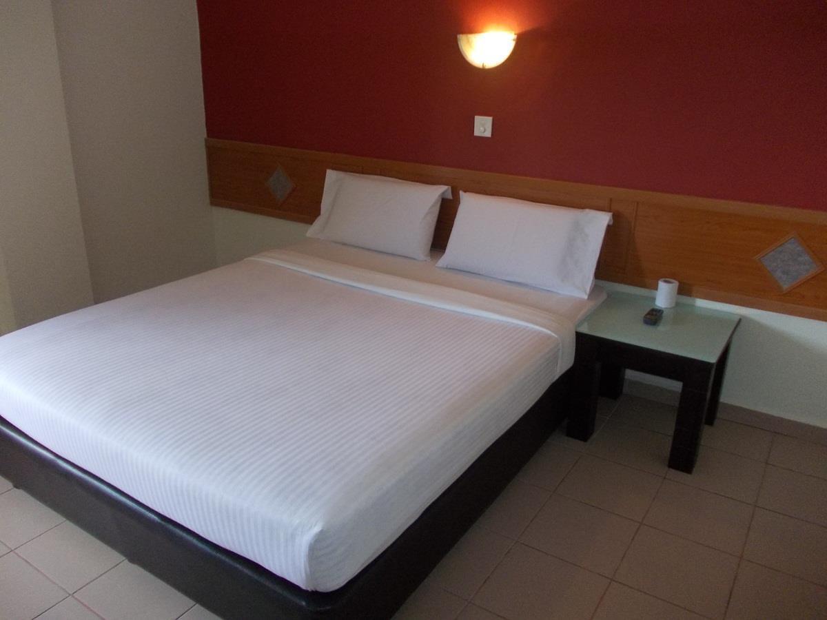 Lotus Hotel Johor Bahru Bagian luar foto